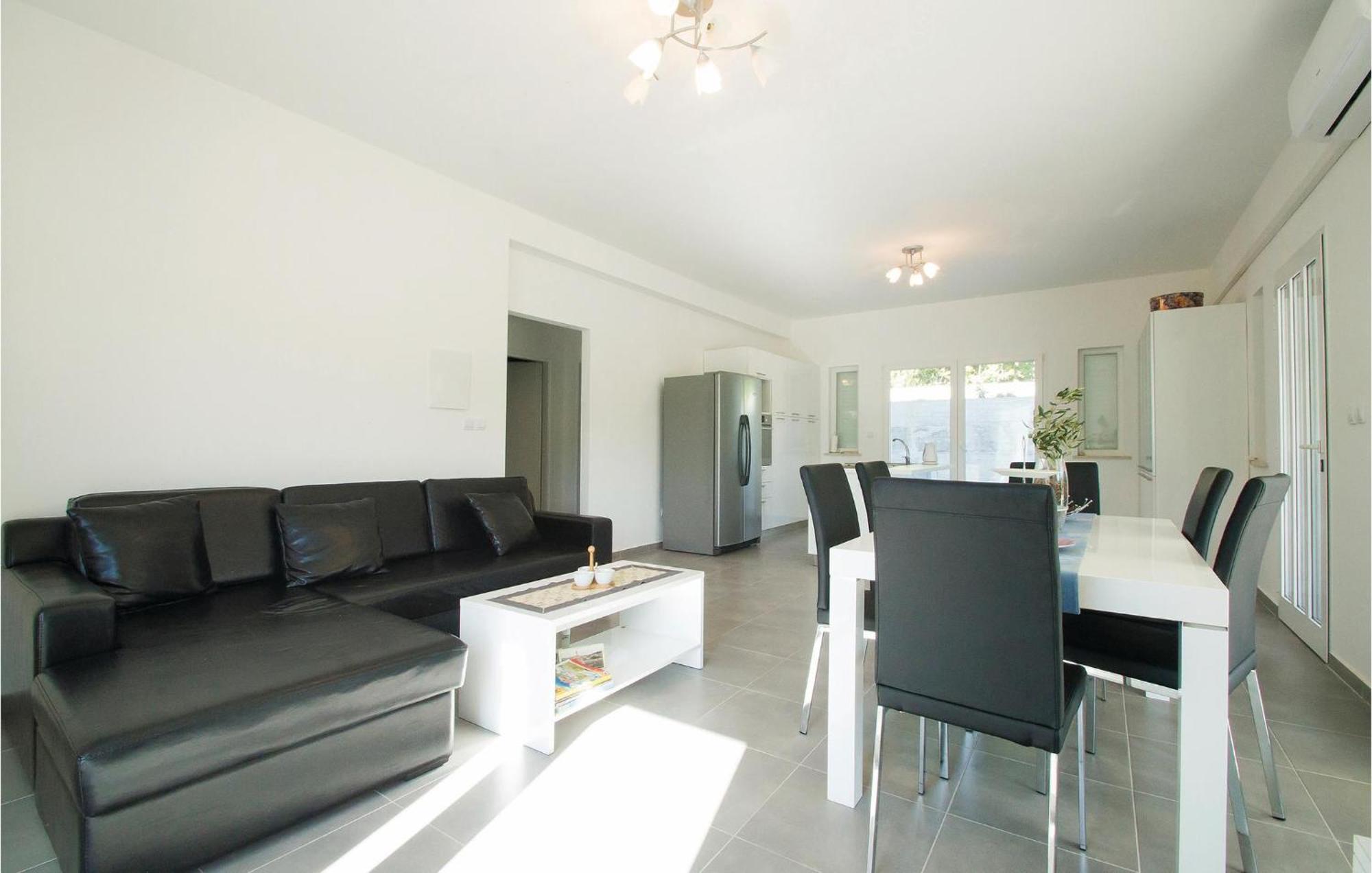Stunning Apartment In Grscica With Kitchen ปริซบา ภายนอก รูปภาพ